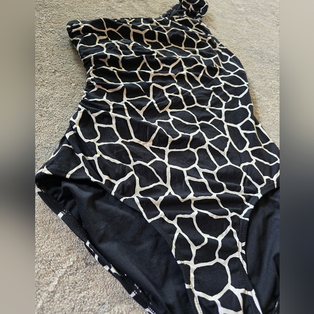 MK Michael Kors Black White Giraffe One-Shoulder One Piece Swimsuit - Picture 3 of 8